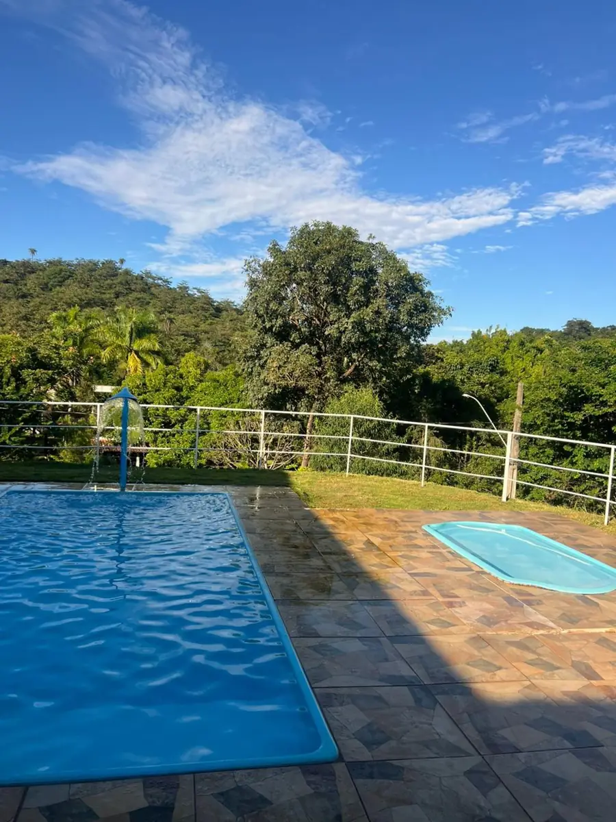 Piscina adulto e infantil da unidade Status